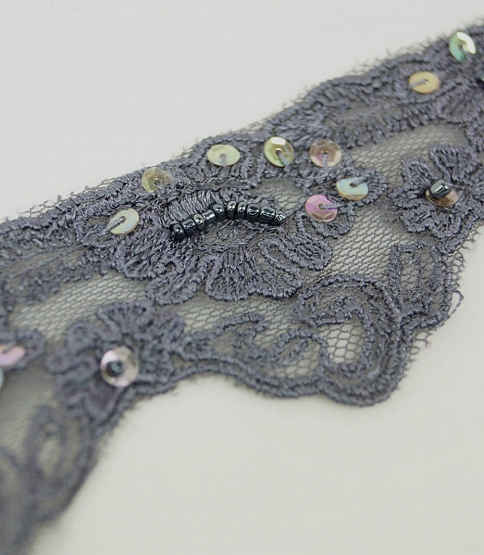 Scalloped Embroidered Lace Violet 13 Mtr Card